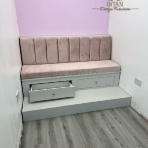 Sofa pengisi ruang kosong